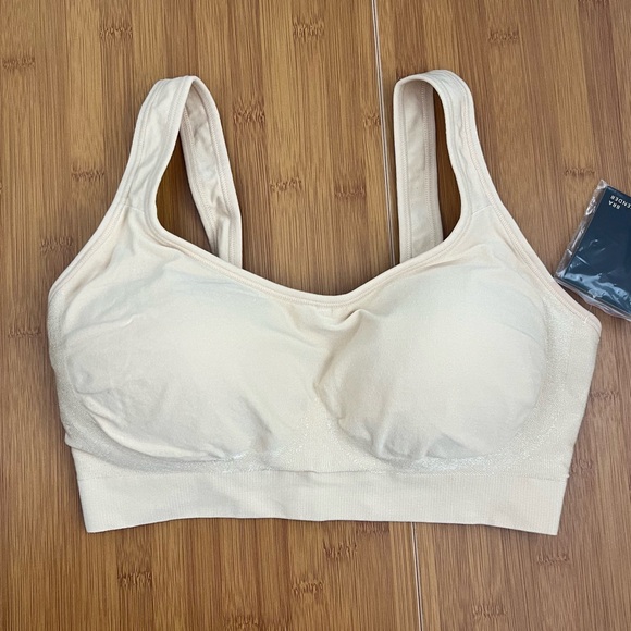 Underoutfit Wireless Everyday Bra - Medium - Picture 3 of 8